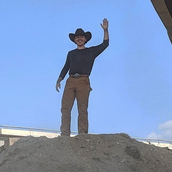 Meet your Posher, Jonathan - Picture 1 of 1